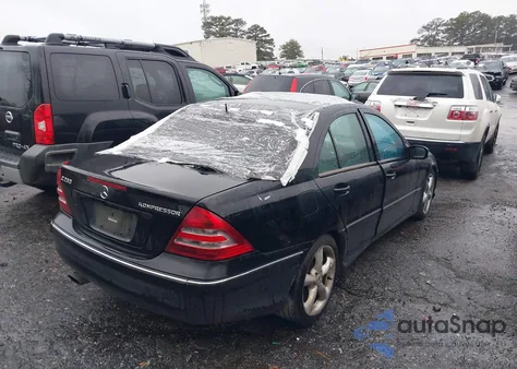 2005 Mercedes-Benz C 230 Kompressor Sport z USA, uszkodzony, nr VIN WDBRF40J75F679709